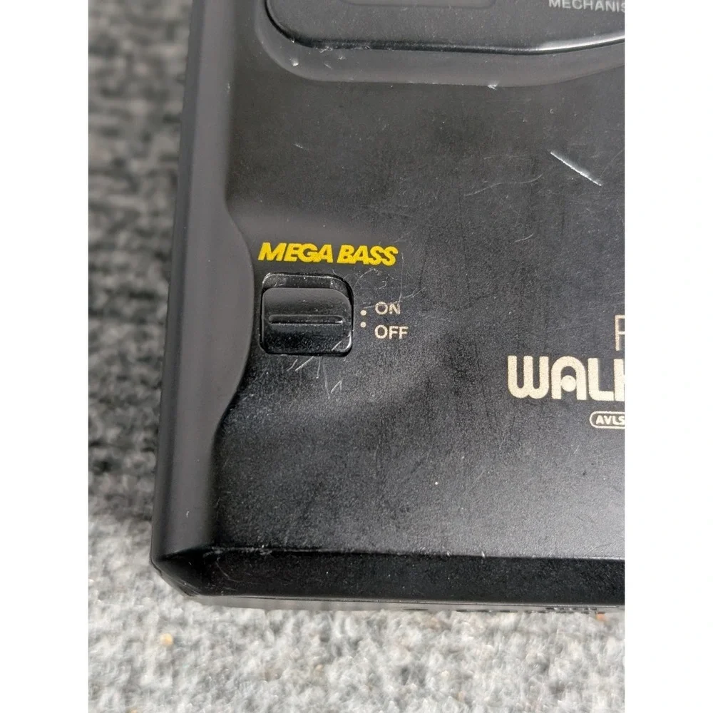 Sony Walkman FM/AM WM-FX103 Radio Cassette Player Mega Base Anti-Rolling Black‎